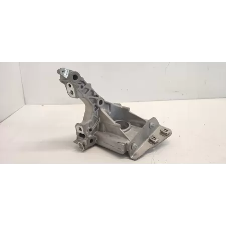MERCEDES W247 ŁAPA SILNIKA A1771421500