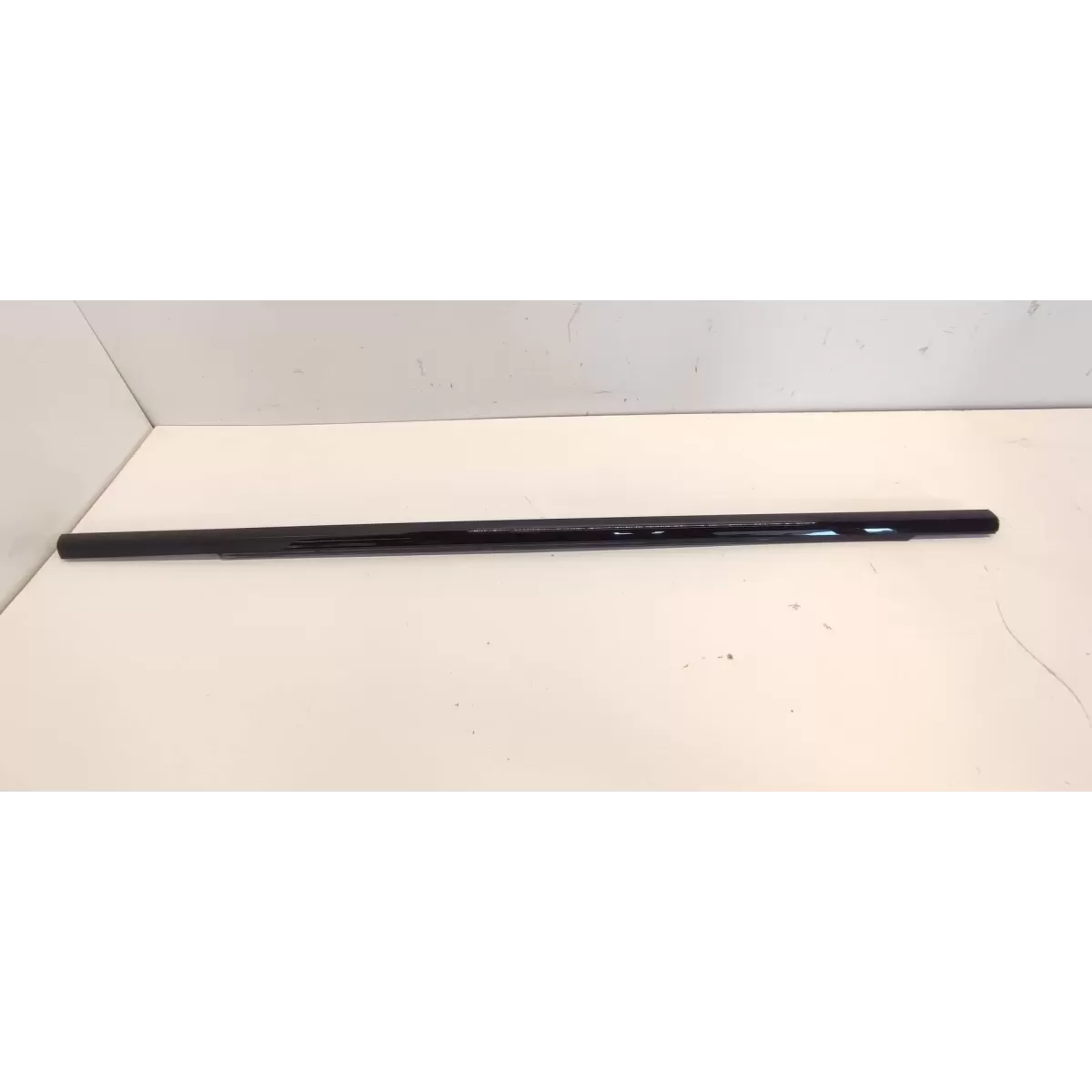 MERCEDES W247 LISTWA DRZWI PRAWY PRZÓD 2024 A2477255400 A10160012681