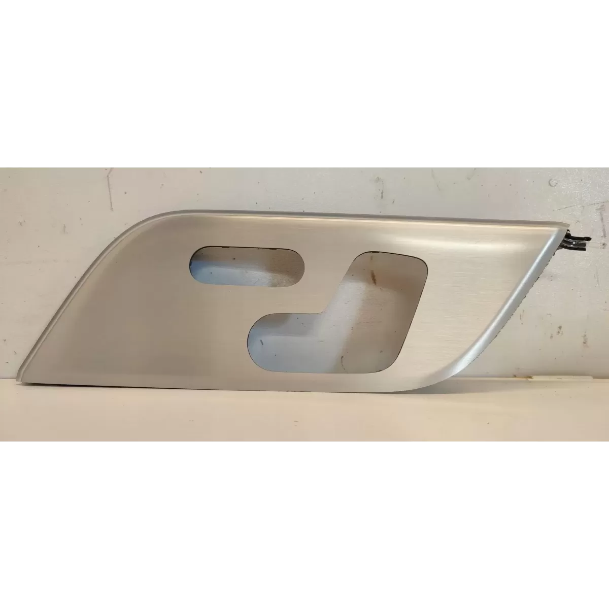 MERCEDES W247 LISTWA DEKOR DRZWI PRAWY PRZÓD A2477204002 KTL