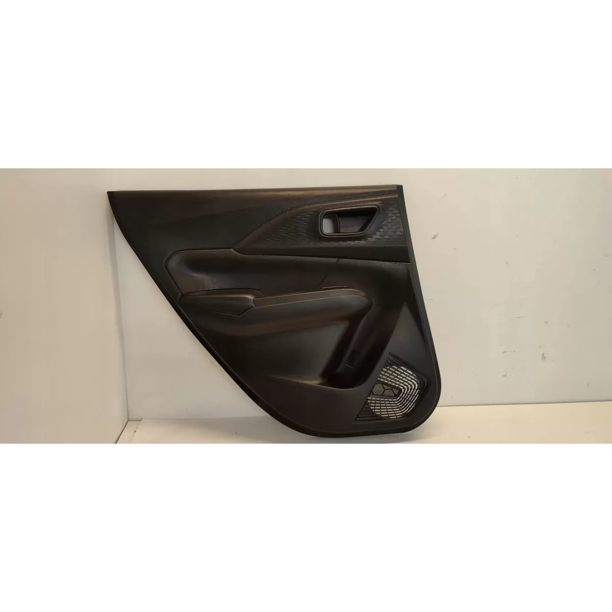 SUZUKI SWIFT MK9 BOCZEK DRZWI LEWY TYŁ 83076-69T00