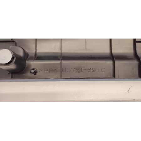 SUZUKI SWIFT MK9 OSŁONA KLAPY BAGAŻNIKA 83781-69T0