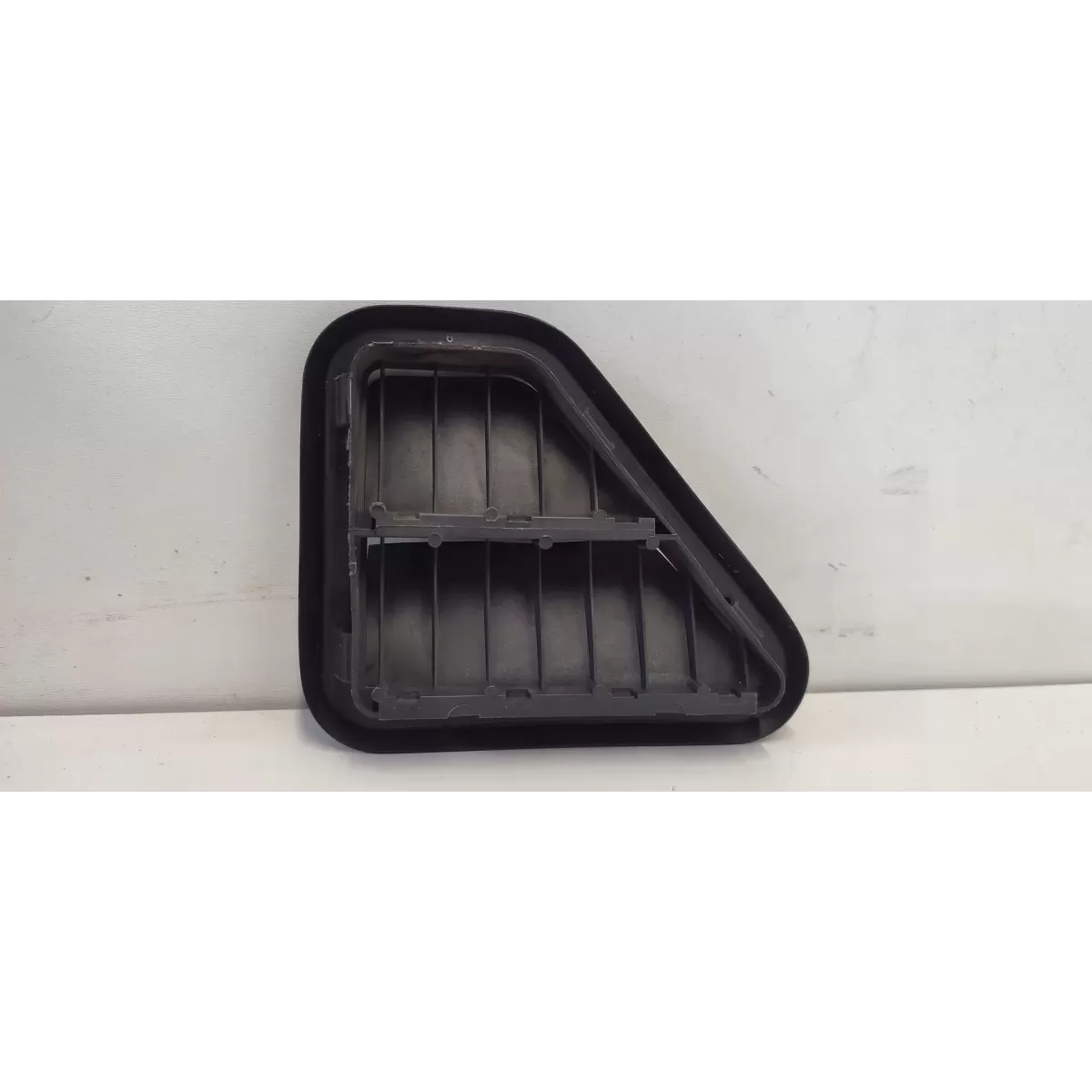 PORSCHE CAYMAN S 987 KRATKA BAGAŻNIKA PRAWA 6N0819466B
