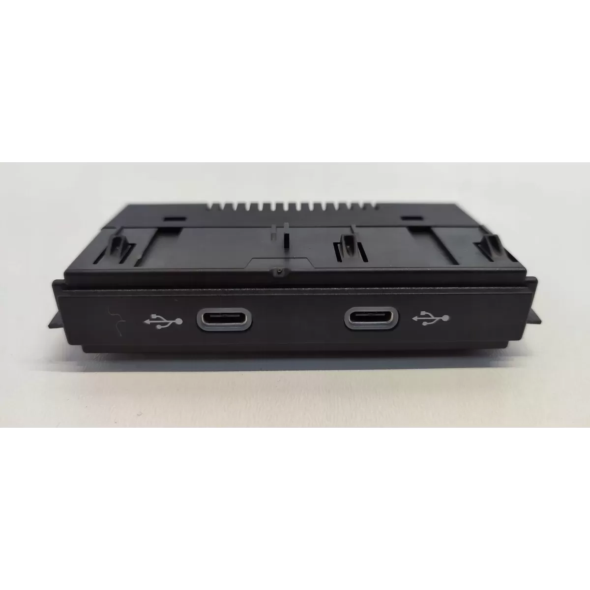 VW TIGUAN ALLSPACE PORT GNIAZDO USB 5NA035700