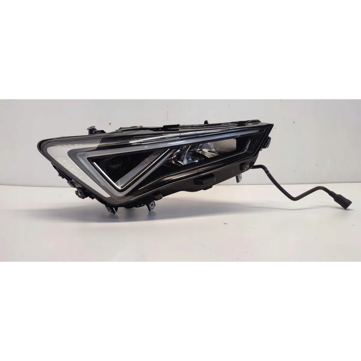 VW TIGUAN ALLSPACE SEAT TARRACO LAMPA PRAWA PRZÓD ANGLIK RHD 5FK941008J