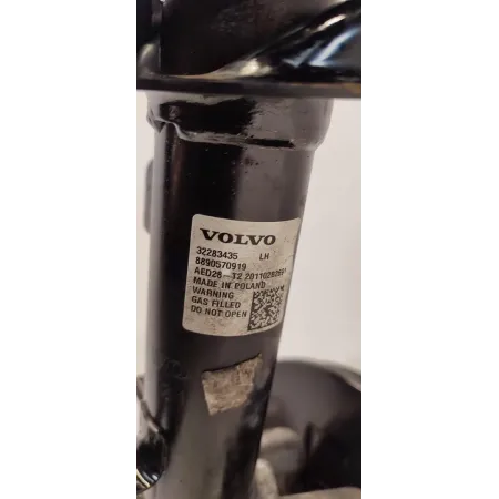 VOLVO XC40 ZWROTNICA LEWY PRZÓD 32221856