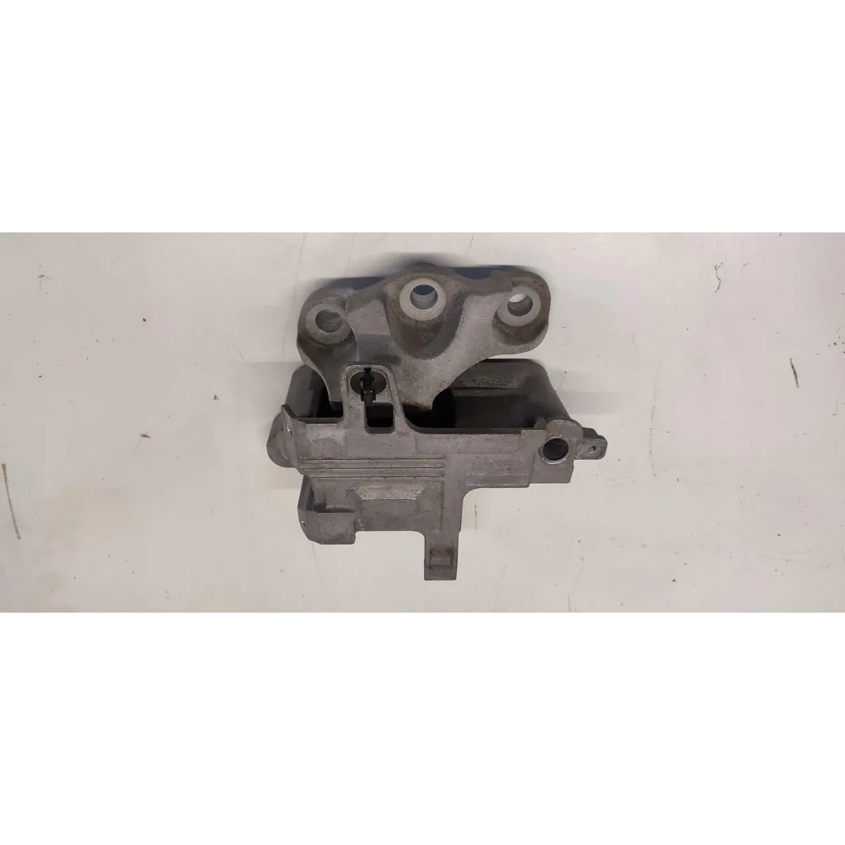 VOLVO XC40 ŁAPA PODUSZKA SILNIKA HYBRID 32267915