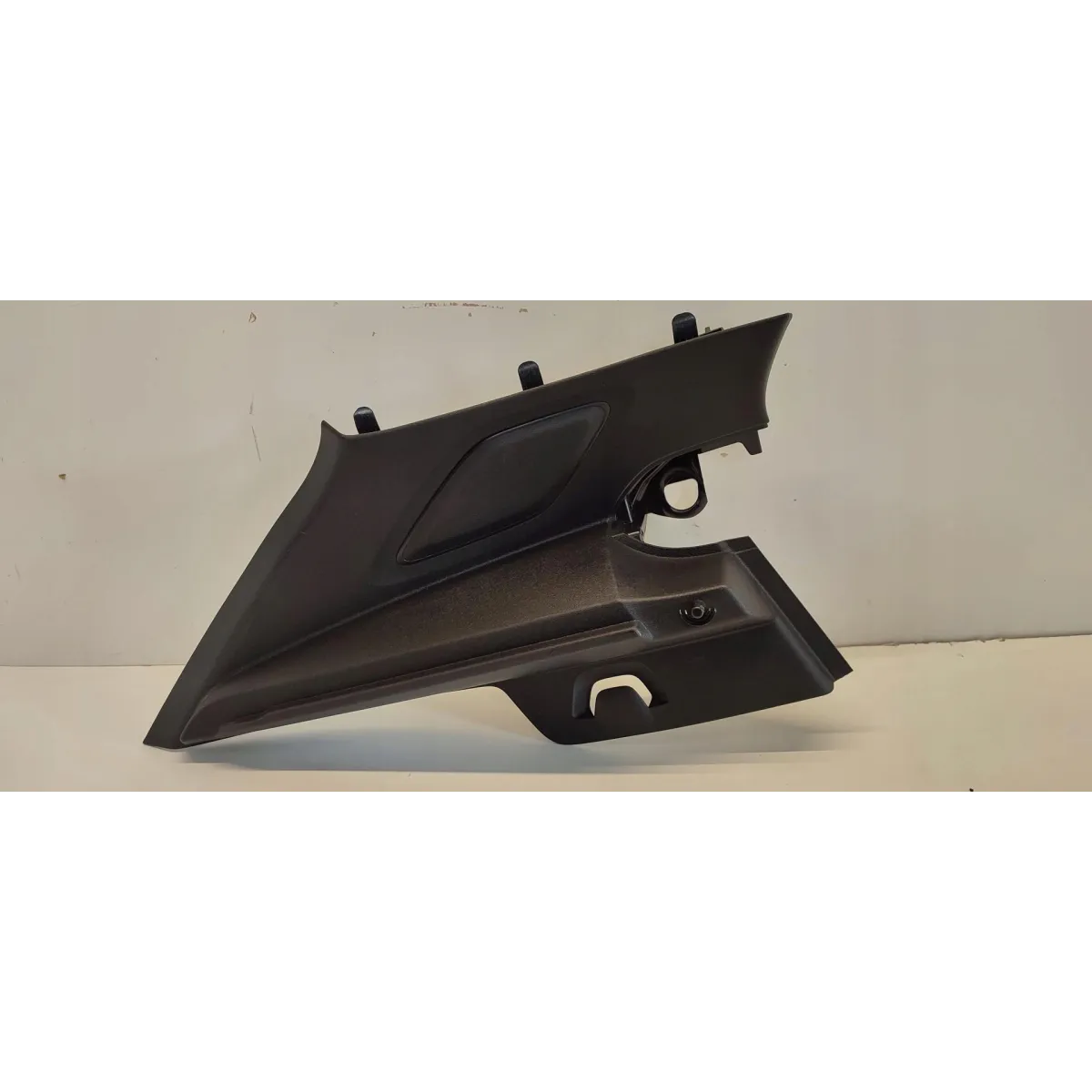 VOLVO XC40 OSŁONA SŁUPKA LEWA 32244154