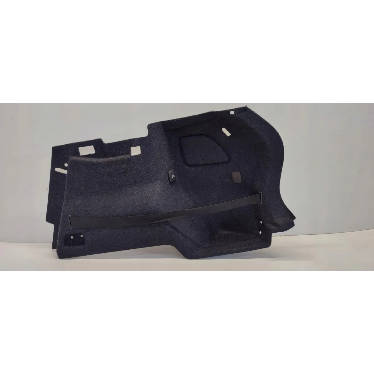 VOLVO XC40 BOCZEK BAGAŻNIKA PRAWY 31440893