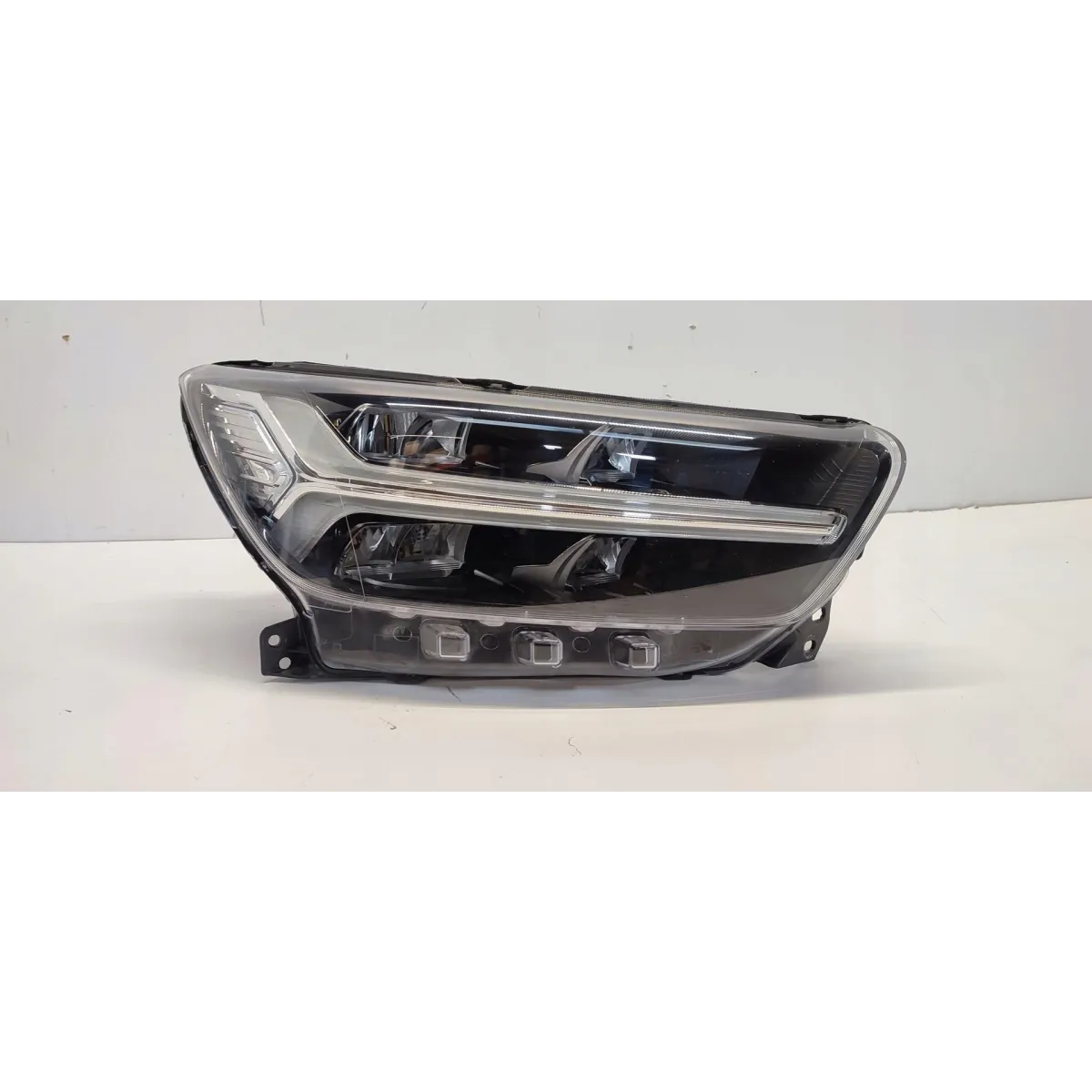 VOLVO XC40 LAMPA PRAWY PRZÓD ANGLIK RHD 31655986 31655999