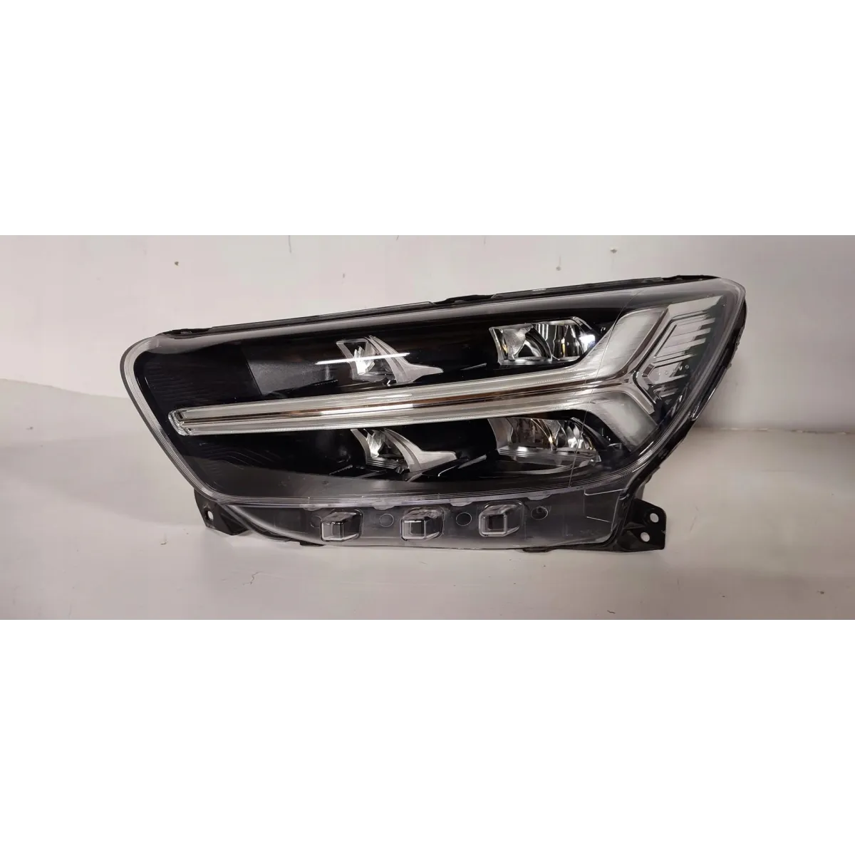VOLVO XC40 LAMPA LEWY PRZÓD RHD ANGLIK 31655984 31655997