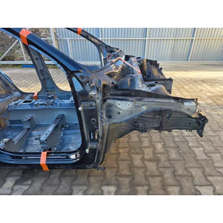 VOLVO XC40 ĆWIARTKA PODŁUŻNICA PRAWY PRZÓD 717