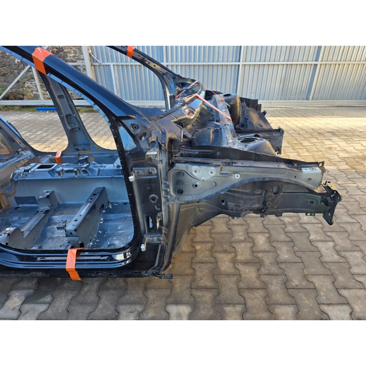 VOLVO XC40 ĆWIARTKA PODŁUŻNICA PRAWY PRZÓD 717