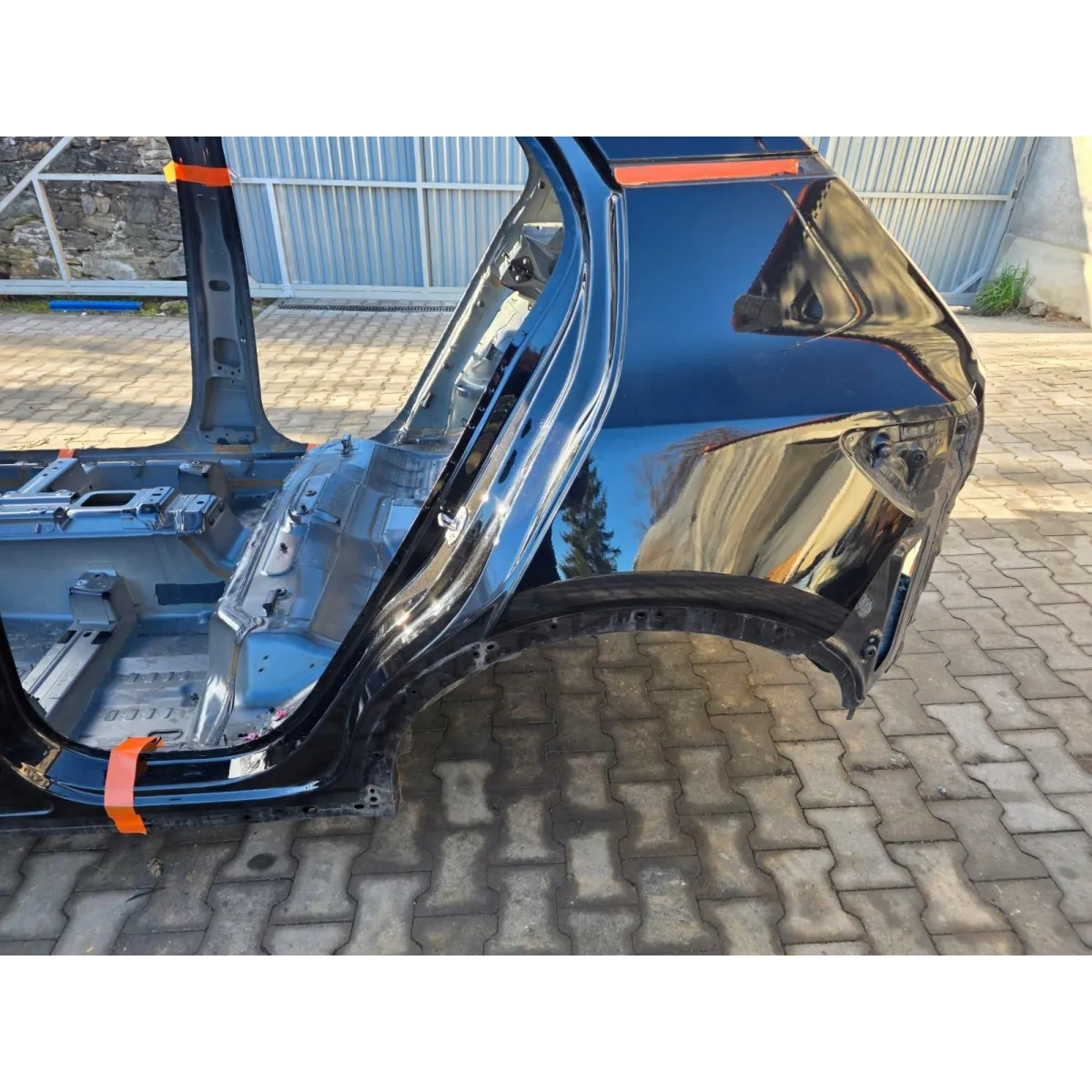 VOLVO XC40 ĆWIARTKA BŁOTNIK LEWY TYŁ 717