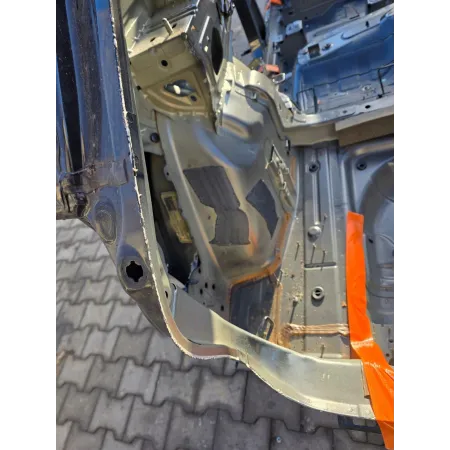VOLVO XC40 ĆWIARTKA BŁOTNIK LEWY TYŁ 717