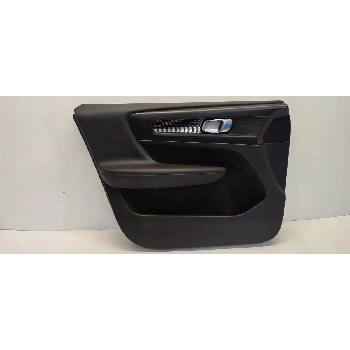 VOLVO XC40 BOCZEK DRZWI LEWY PRZÓD 32282660