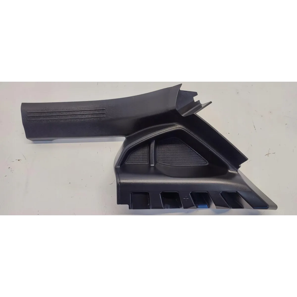 VOLVO XC40 OSŁONA PROGU PRAWA 32296004