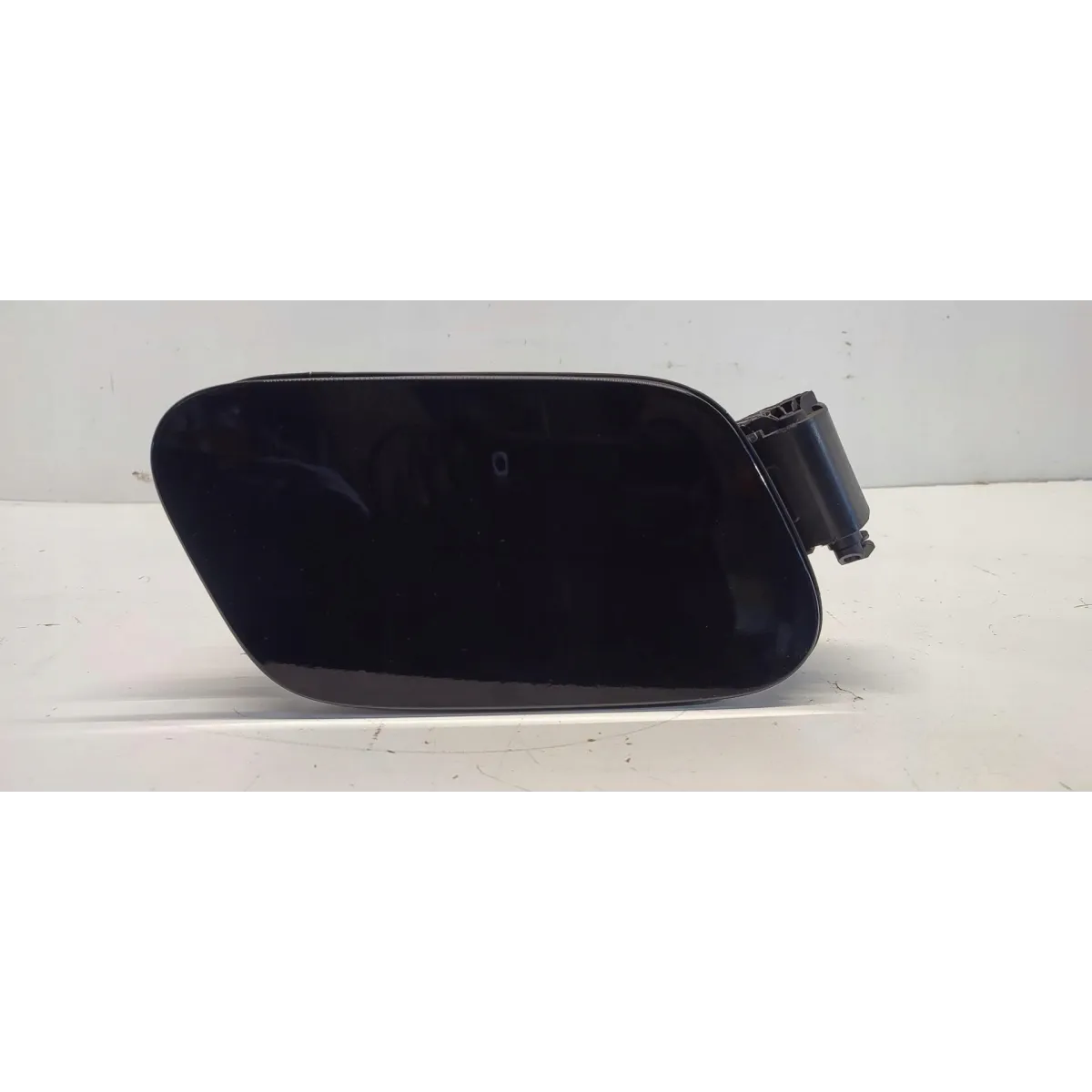 VOLVO XC40 KLAPKA WLEWU PALIWA 717 32296808