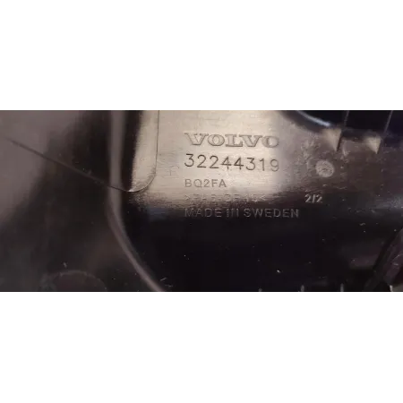 VOLVO XC40 OSŁONA LUSTEKA ŚRODKOWEGO 32244319