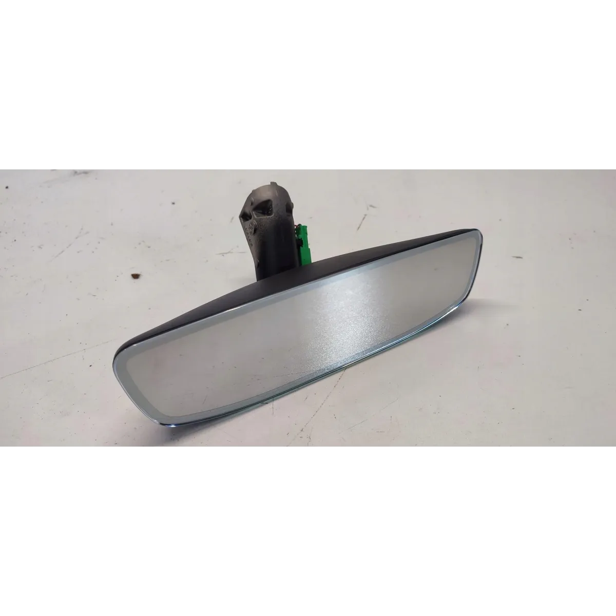VOLVO XC40 LUSTERKO ŚRODKOWE 31442729