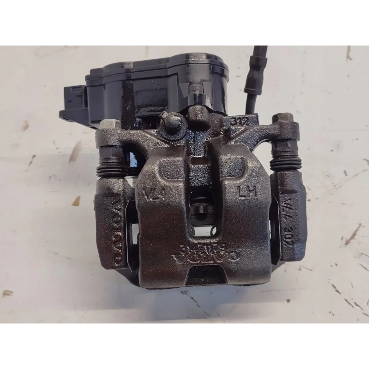 VOLVO XC40 ZACISK HAMULCOWY LEWY TYŁ 32276921 31471179