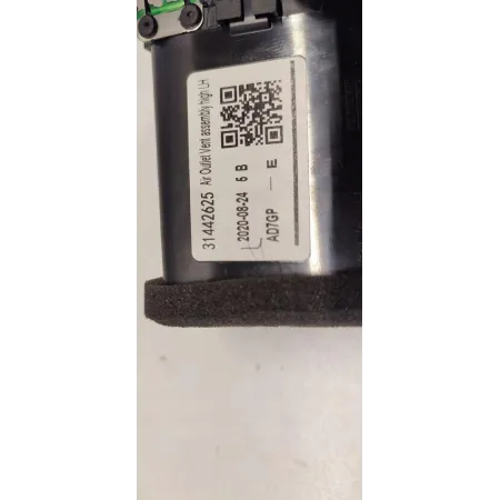 VOLVO XC40 KRATKA NAWIEWU DESKI LEWA 31442625