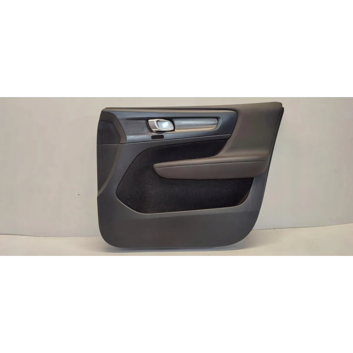 VOLVO XC40 BOCZEK DRZWI PRAWY PRZÓD 32282661