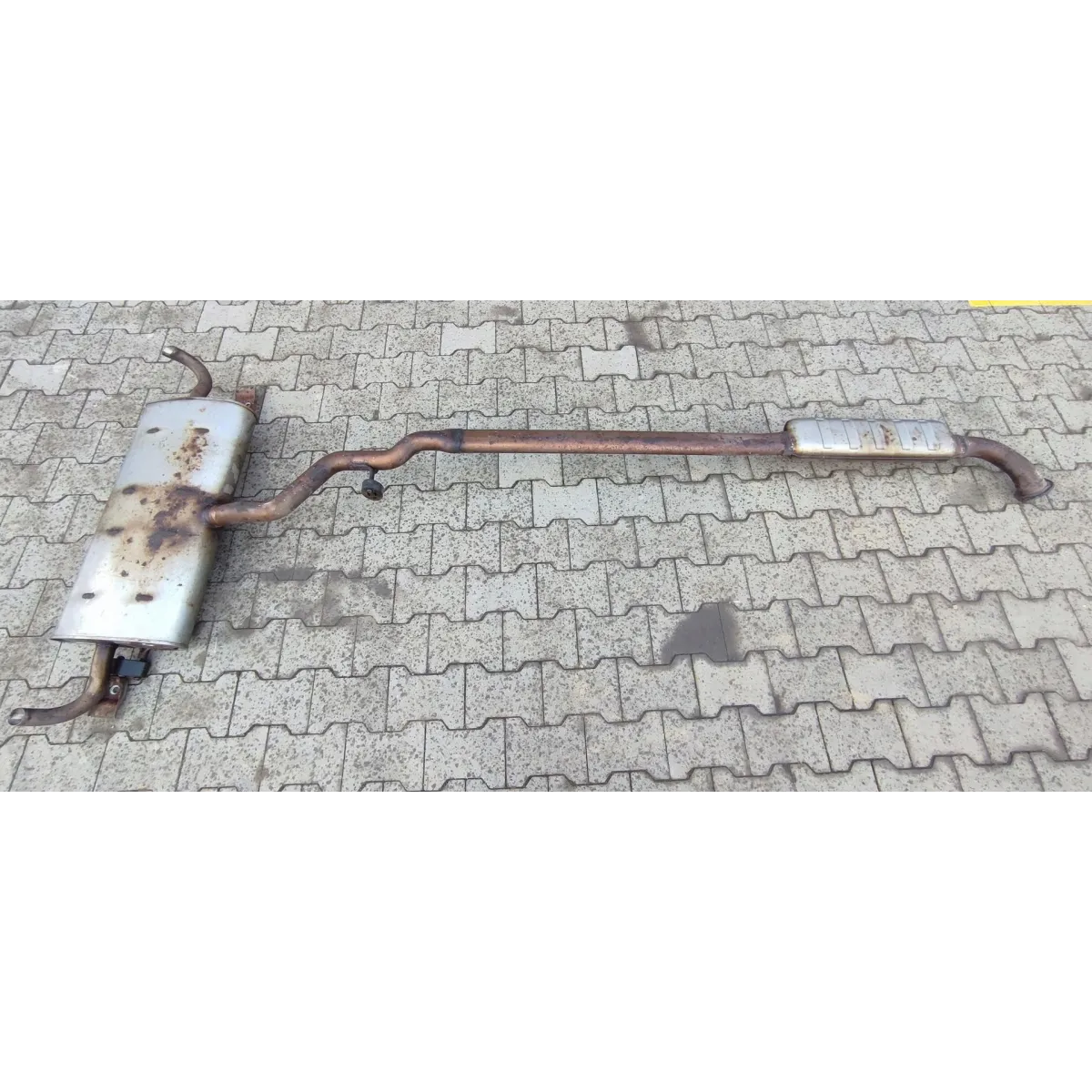 VOLVO XC40 WYDECH TŁUMIK HYBRID 32335310