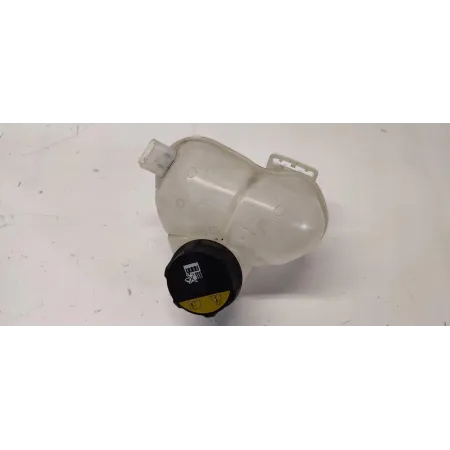 VOLVO XC40 ZBIORNICZEK WYRÓWNAWCZY 32222122