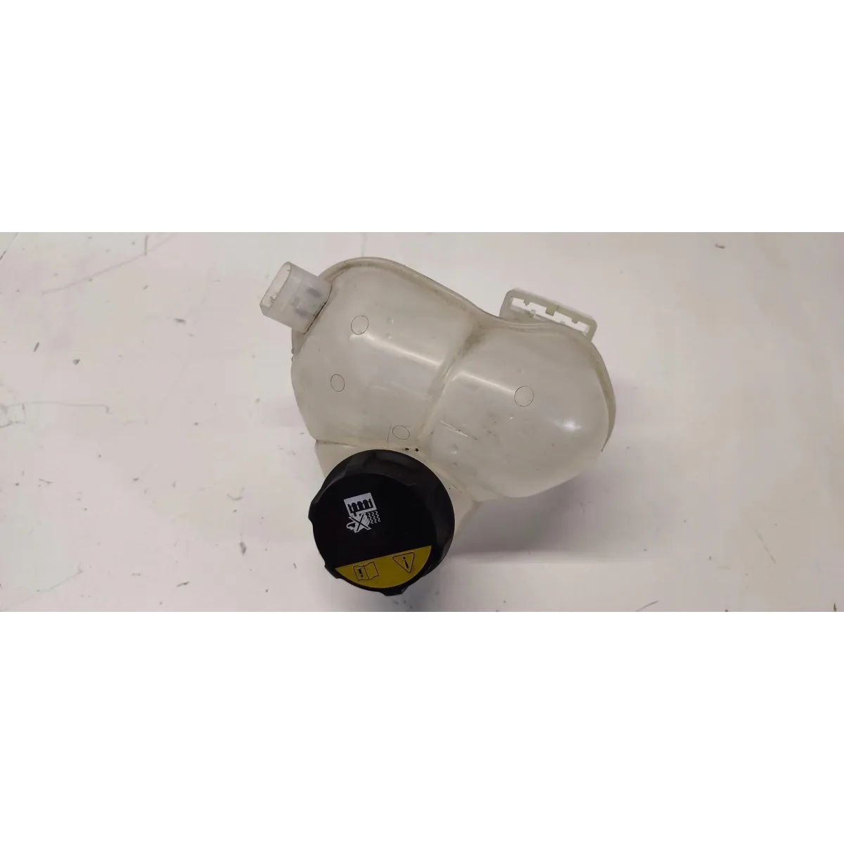 VOLVO XC40 ZBIORNICZEK WYRÓWNAWCZY 32222122