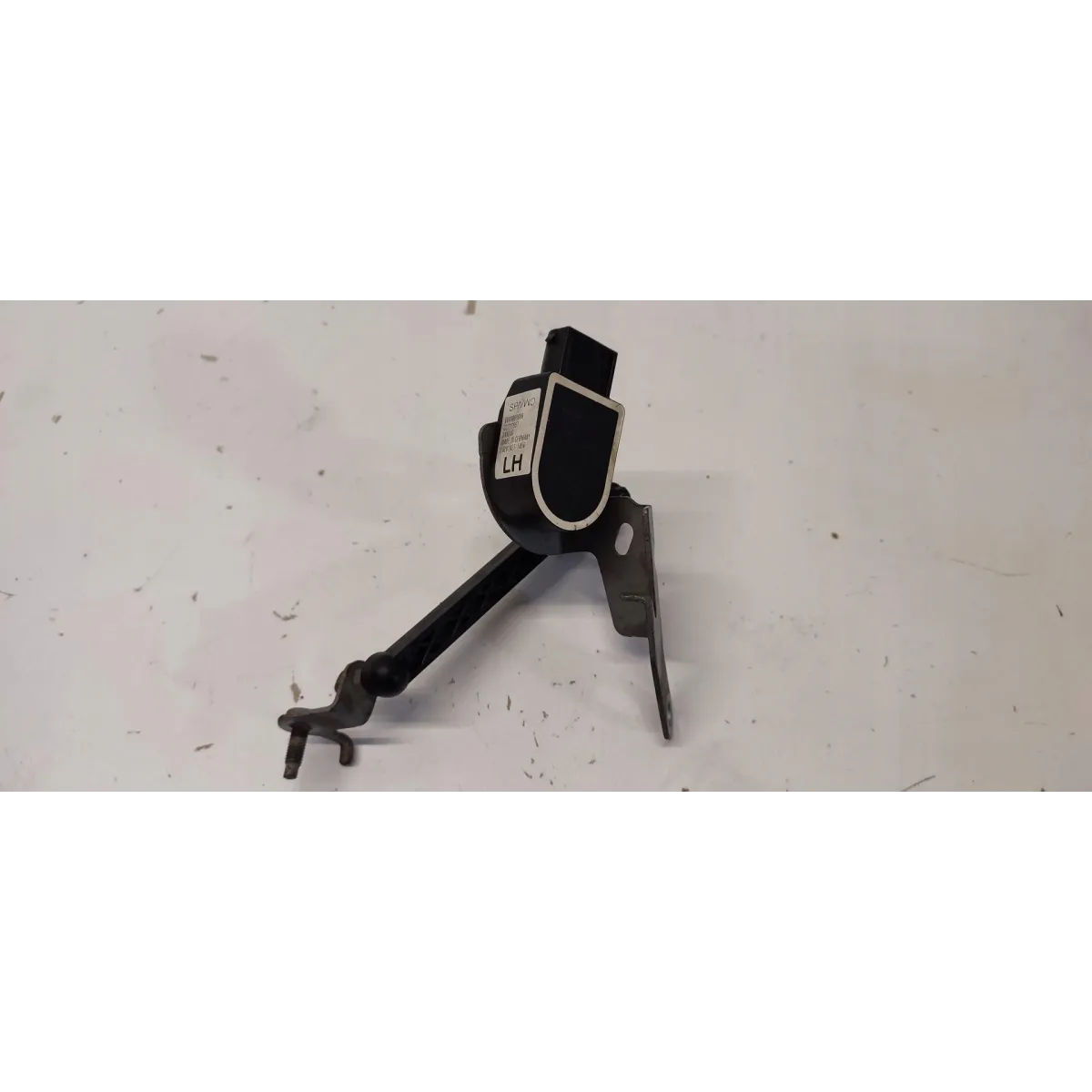 VOLVO XC40 CZUJNIK POZIOMOWANIA LEWY PRZÓD 32221957