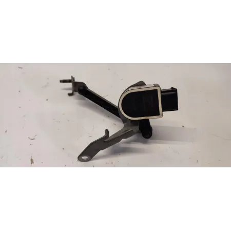 VOLVO XC40 CZUJNIK POZIOMOWANIA LEWY PRZÓD 32221957