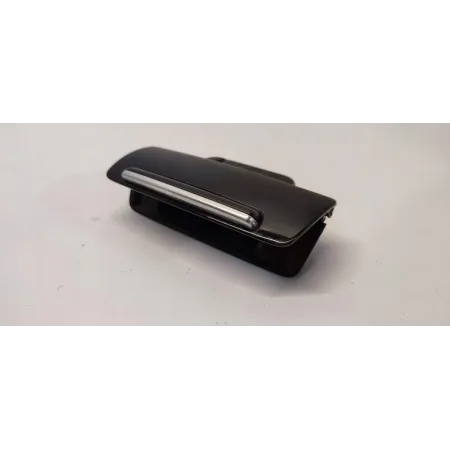 VOLVO XC40 SCHOWEK POPIELNICZKA 32130800 32130798