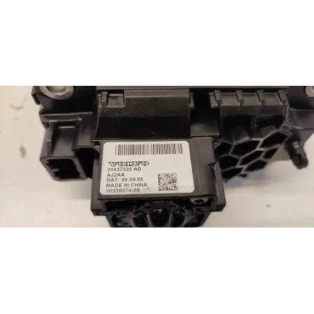 VOLVO XC40 WYBIERAK LEWAREK ZMIANY BIEGÓW 31437335
