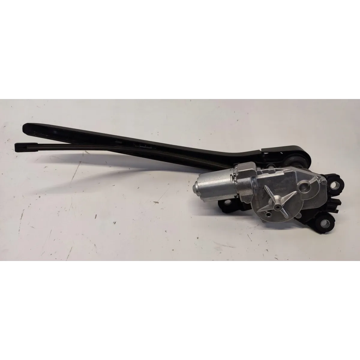VOLVO XC40 SILNICZEK WYCIERACZKI KLAPY BAGAŻNIKA 31457261