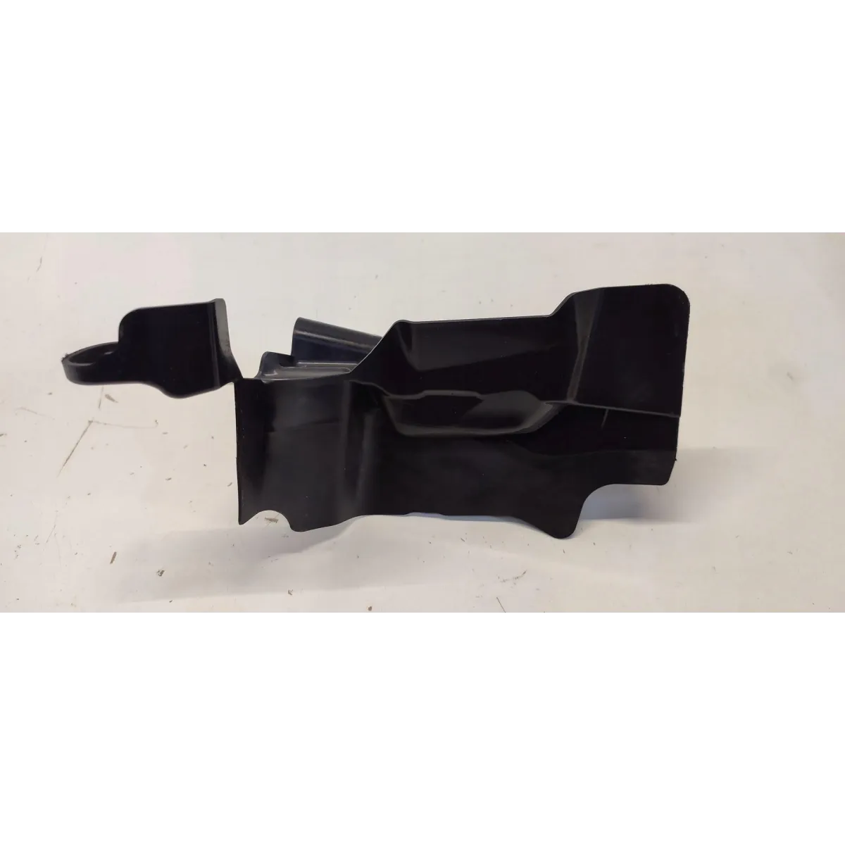 VOLVO XC40 OSŁONA BŁOTNIKA PRAWY PRZÓD 31497881