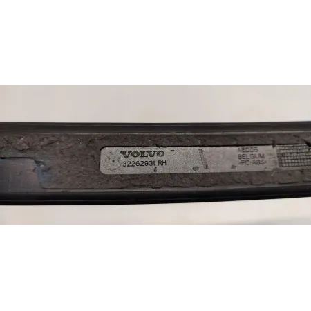 VOLVO XC40 LISTWA BŁOTNIKA PRAWY TYŁ RECHARGE 32262931